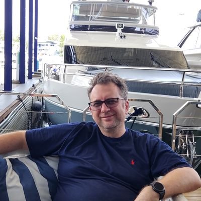 Passionate about human interactions, stock market, cooking and coffee. There will always be another opportunity, another friend, another love, a new strength!