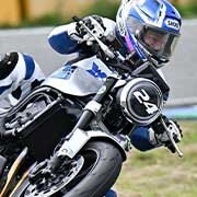 ヤングアットハートなバイクメディア、ヤングマシンです。毎月開催 #ヤンマシ写真部 をリポスト。今月のテーマは #まだまだ暑すぎマシン です!(9/6締切)。 ※誌面への掲載希望は上記ハッシュタグ2つ+フォロー必須(掲載時連絡のため)。期間外も投稿歓迎(掲載対象外) ※違法改造&違法行為の可能性があるものはRPしかねます