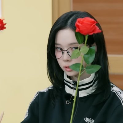 {multifandom} นอนเป็นอาชีพ วาดรูปเป็นงานอดิเรก เกียดเกมกาชาแต่ก็เล่น aespa Billlie IZ*ONE OJO GANG