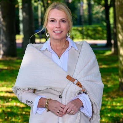 Trotse moeder | burgemeester van de prachtige gemeente Heerenveen