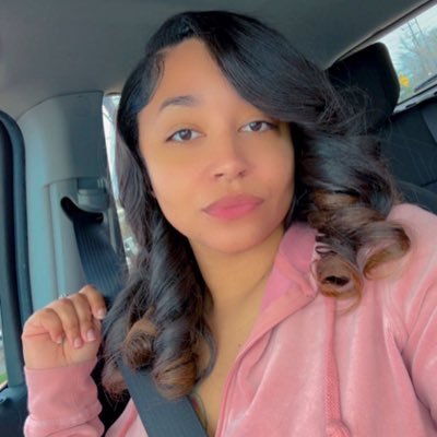 JanCappelli01's profile picture. Find joy in the present, and let go of the past 😊🎞️