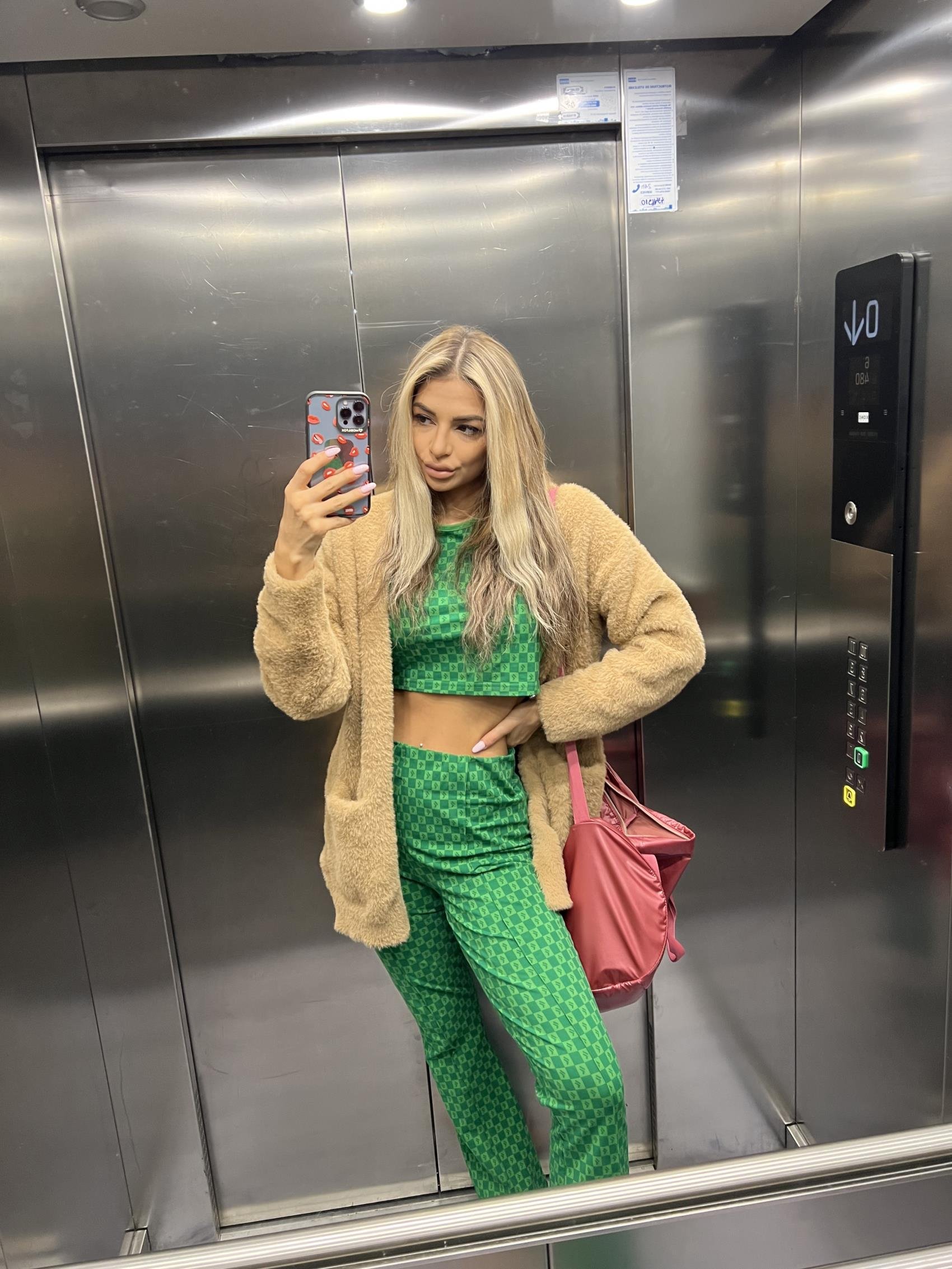 Anasstasia_Tor9's profile picture. Heyy 👋. This is my secondary acc, which I don’t really use. I’d like to chat with u on my main @xoxoAnastassia