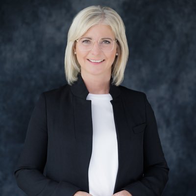 Ulrike Scharf MdL (CSU), Staatsministerin für Familie, Arbeit und Soziales, Landesvorsitzende Frauen-Union Bayern, daheim im Lkr. Erding, Team Scharf twittert
