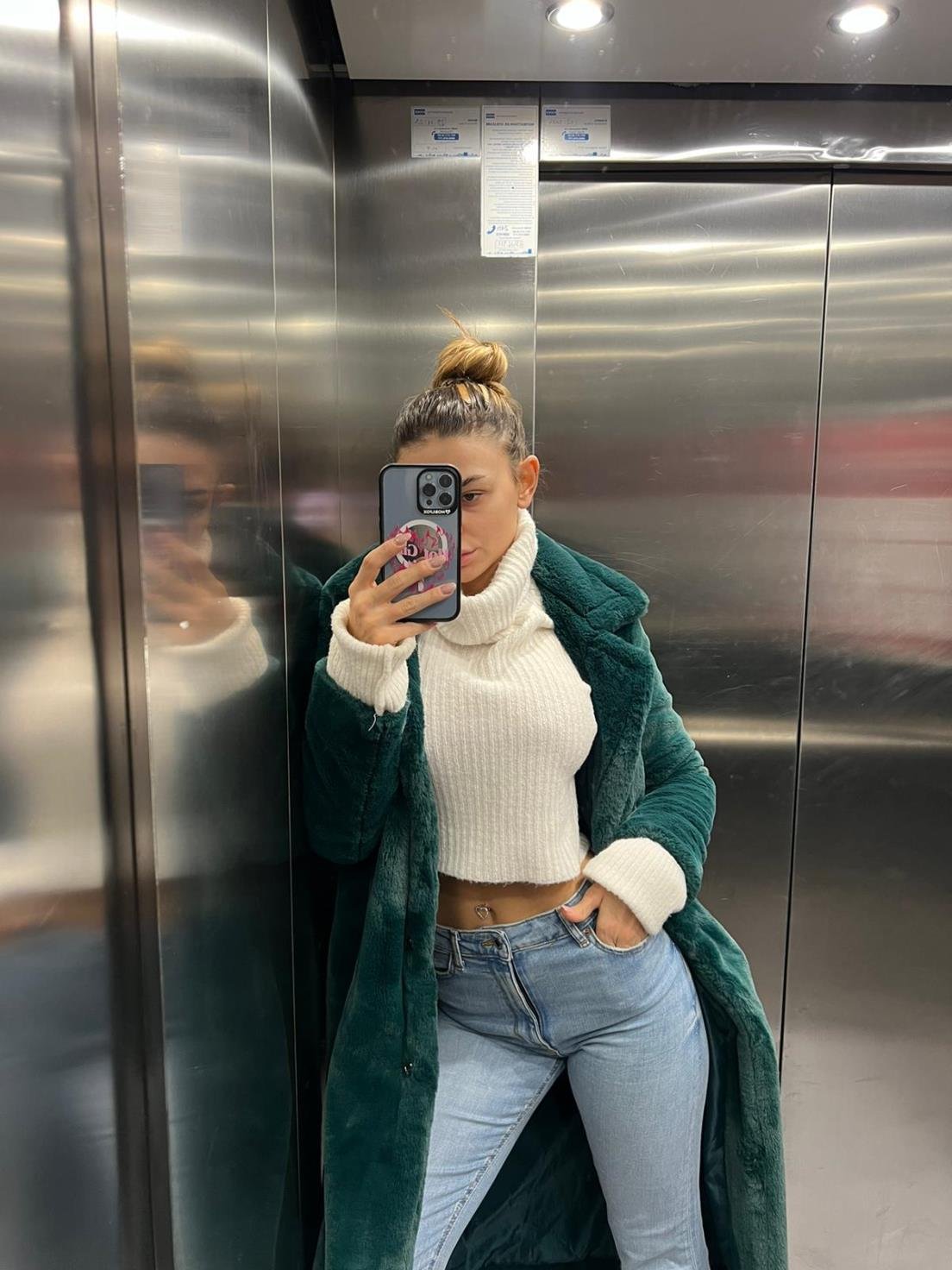 Stasia_HowardP's profile picture. Hi there 🤗! I’m using my small account, which I almost never use. I’d love to chat with u on my primary @ana_unplugged