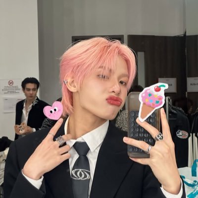 แมวบ๊อง ๆ ที่เป็นมัมหมีพี่น้องมิน น้องฮาร์ท มุเน้ก น้องเอเอ น้องแมด และเป็นมัมเบ๊บน๊อบบี้(เจ๊น๊อบ) 💖🎀 / prize beus / #mnmdcanvas (#ALANpasawee, #MINthanakrit)