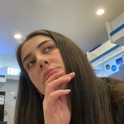 berfindiyebiiri's profile picture. sadece tanımadıklar