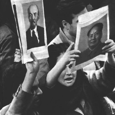 Non dimenticare mai la lotta di classe.
Portare a termine la rivoluzione!
(Presidente Mao)