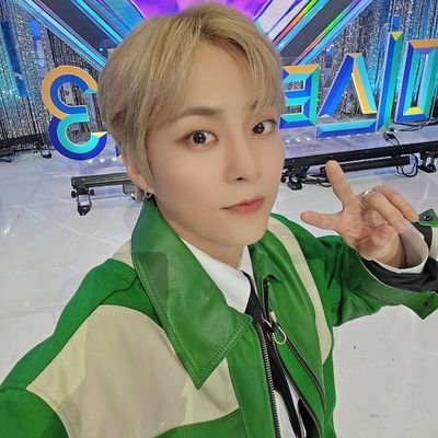❄️EXO が大好きです😍💓💓シウぺん💖&ベクちゃん&チャニョルよりのおるペンです😆🎵🎵おばちゃんですが気持ちはめちゃめちゃ若いです👍たくさんEXO ちゃんの話をして絡みましょうね✨
we are one EXO사랑하자.🍀.*