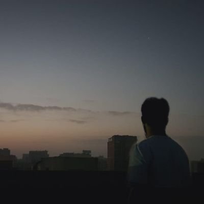 إنِّي أرى قادم الأيام تحملُ غايتي
وما صبري هذه الأيام .. إلا تأنيّا