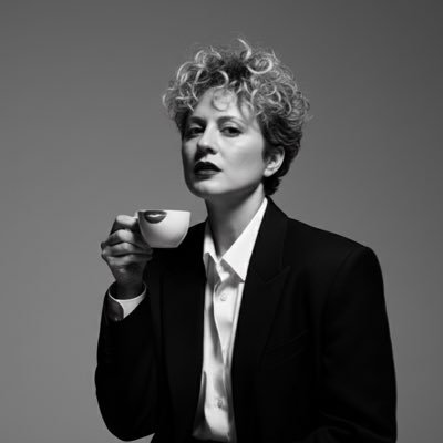 rblionliteraria's profile picture. ✨ Escritora de romance + misterio
📖 Autora en proceso de Lena: el juego del asesino
💌 Historias con beso, drama y suspense
⬇️ Léeme en Wattpad