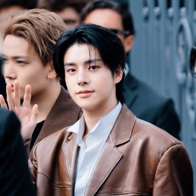 ♡ full-time #ENHYPEN fangirl ⋆₊ softie multifandom life ♪ part-time ticketing service and owner of @beritixco 🎫✨ selling & buying fan accounts ✧˖°