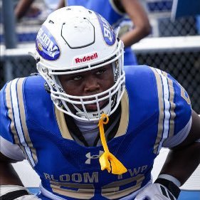 TyjuanWallace's profile picture. 5’5 190lbs |Bench 225lbs | Deadlift 315lbs |Squat 265lbs |Nose tackle 🐶 |Class 28 |3.0gpa | 15 y/o |