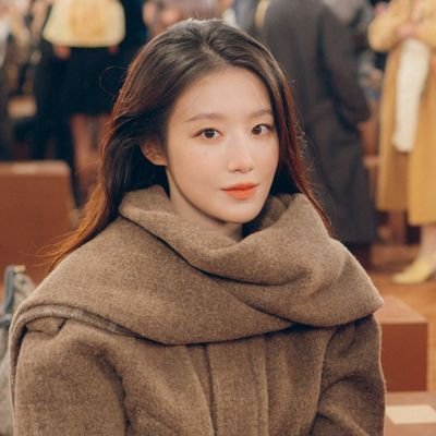 PARODY ⁞ 2OOO — One of the stunning girl among fourth petals, she amazed you with glamorous vibes with sparkle eyes. Known as Yeh Shuhua.