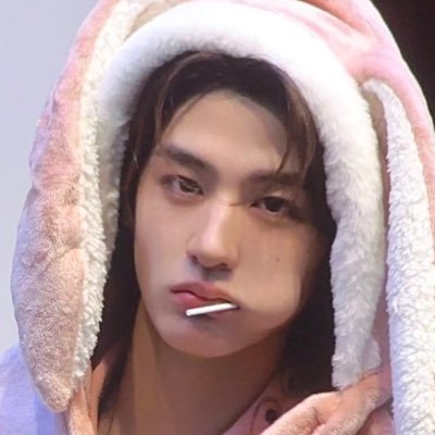 Ioviezs's profile picture. 💭... 🏔️🩷 🌊