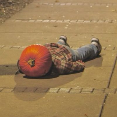 humain bizarre racontant sa vie 🕺 • he/him, 23, infp et gôchiste accessoirement • je parle de trucs divers, shitpost et photographie des trucs aussi parfois ✨