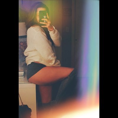 junescleavage's profile picture. 