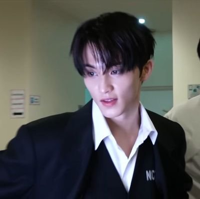 ㅤㅤㅤ⠟ ◌ 🔖 “사랑스러운 아이!” 👧🏻🍓 𓊔 Lovely–Day.. a daily portrait ⁺ 𓂃 ✿ of a ”sweet child” *3! who likes a very handsome boy he is Mark, & also a mulfand. ^___=3