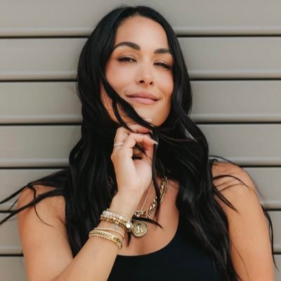 Bella • Retired (Hall of Famer) • Twin • Mom • Bi • #BrieMode • #BellaArmy ♡ • 18+