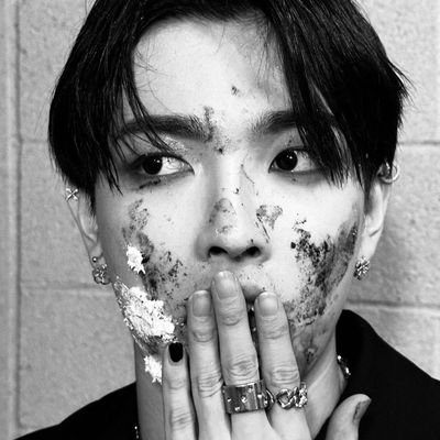|para kpop e sofrimentos da vida| mestranda em educação| 99’ line | INFJ | multifandom de boa e sem fanwar