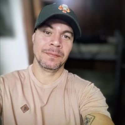 Amo futebol, carnaval, praia, minha família e o Botafogo.