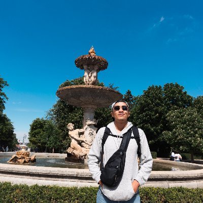 Arquitecto, Rapero, Organizador, Presentador, Diseñador, Hodor.