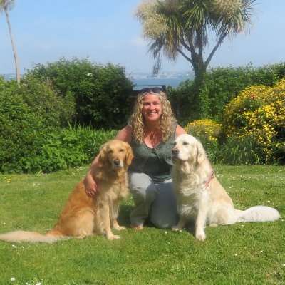 🌸 Children's Author and Illustrator 📚
Owner of two golden retrievers 🐾
📚 Children's Middle-grade fiction 📚