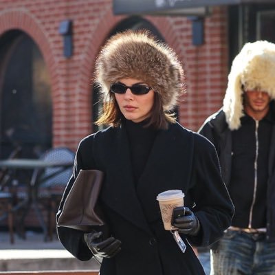 thesakoora's profile picture. من پرستار شمام، مراقب روان و جسم شما 🩷