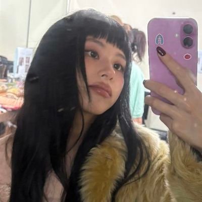 fleurmygg's profile picture. currently somewhere wherever hoseok is