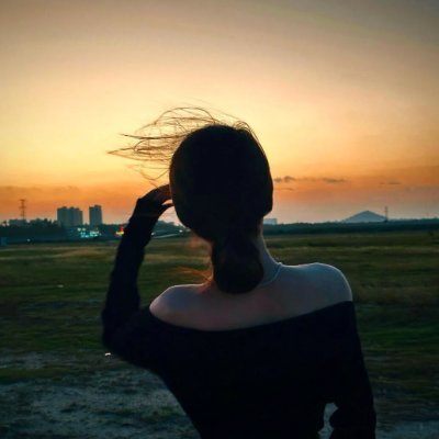 kedbvvve's profile picture. Healing isn’t pretty. It’s crying at midnight, forgiving yourself again and again, and still believing that light exists after darkness.🌿