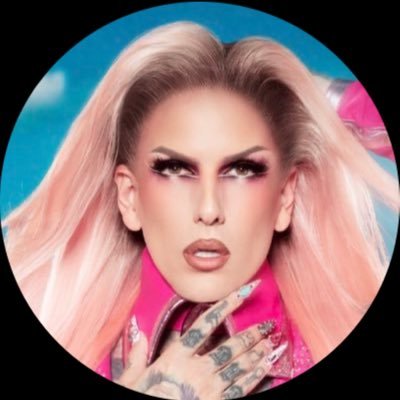 Self-Made. Makeup Magician. CEO. Owner of Jeffree Star Cosmetics 💖. OFFICIAL BACKUP ACCOUNT FOR FANS.