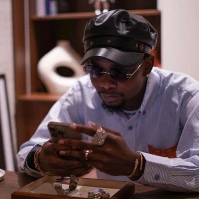 BigSammy010's profile picture. Software engineer||Am just Me ⚽|| Chelsea 💙
Self-acclaimed Personal Assistant to @victorosimhen9 😜