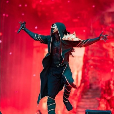 swallowedkeyz's profile picture. 🩸🪄   infj | ♍️