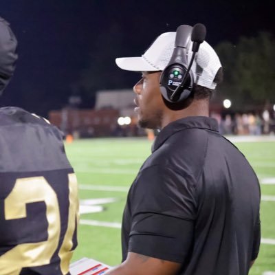 #hailstatealumnus 🐶 East Central CC FOOTBALL (Linebackers Coach) #Brotherhood