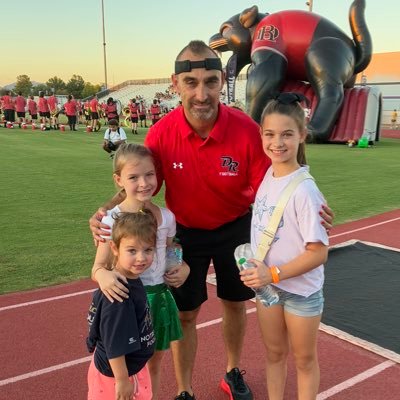 #GirlDad .Husband to @Crash17CC. K-6 School Counselor. @DRJaguarsFB WRs/JVOC. Kent State M.Ed. School Counseling. CLE 🏈 🏀. Gamer 🎮 #BuiltDifferent🦄