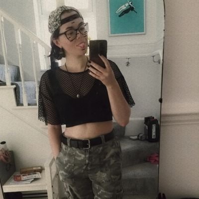 BeccaDonnan's profile picture. 25 || she/they || femme 🌈 || Irish living in the UK || nerdy lil creature