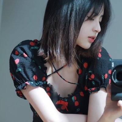 bbbbbbqeml's profile picture. 