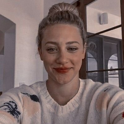 EmilySm1571728's profile picture. 