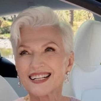 Bestselling International Author of A Woman
Makes
A Plan 📖 Doctor of Dietetics👩🎓
Supermodel😉💃
#ItsGreatToBe76 Manager:
anna@mayemusk.com