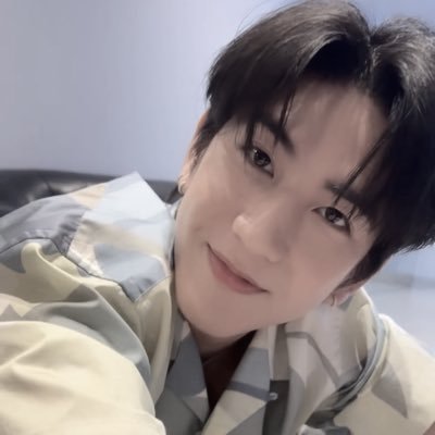 2startcodon's profile picture. วันนี้วันศุกร์เเล้ว เห็นเธอร้องไห้ตั้งเเต่วันจันทร์