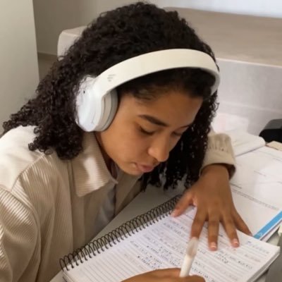 studywithysnaia's profile picture. fuvest & enem / medicina