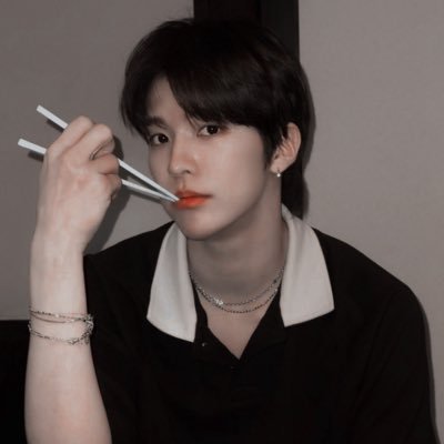 hearts2songha's profile picture. It’s T