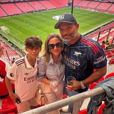Arsenal Gold and Red 🔴.Block 114.And Noton Challengers CC playing. Beaumount Trophy 2025 Winners.Father to three Gooners,Non practicing solicitor.Arsenal fan🔴