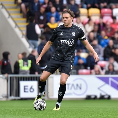 Footballer represented by @lpm_agents . Instagram - calhowe . Co-owner of @kickonacademy ⚽️🧤