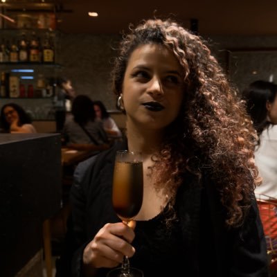 Cantora e contadora. Atriz de voz no jogo Asleep @blackholegames_. Vocal da Alyiria e da Old Audrey’s Funeral. Aqui eu só falo de carrinhos 🏎️