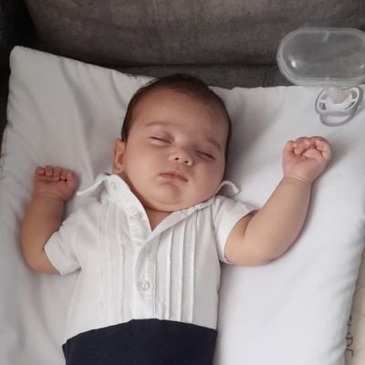 تنها گناه واقعی این اسـت، آدم تلاش کند خودش را چیزی نشان بدهد کـه در اصل نیست …