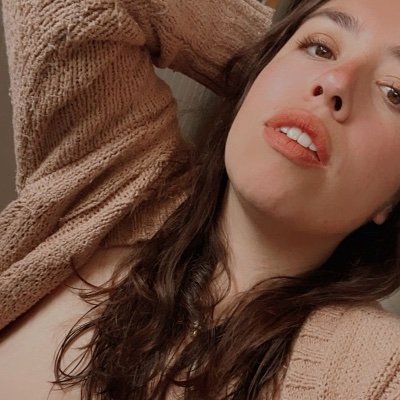 softviolet_'s profile picture. Dulce, curvy y real 🌸 compartiendo mi lado más suave y peligroso. 🌙💜