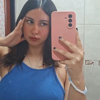 24~
MyM❤️
me gusta escribir de lo que se me de la puta gana✍️🏼