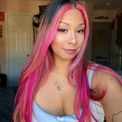 ydreeb0t's profile picture. a weirdo, but I’m real tho, uuhhh