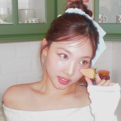 amnayeonx's profile picture. twice, skz, + snsd !!! seeing twice in january 🩷🩷