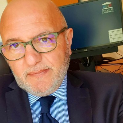 Politique de l'ombre, ombre de la politique.
« Le plus important dans ce que vous
devez savoir, c'est précisément ce que vous n'avez pas envie de savoir. »